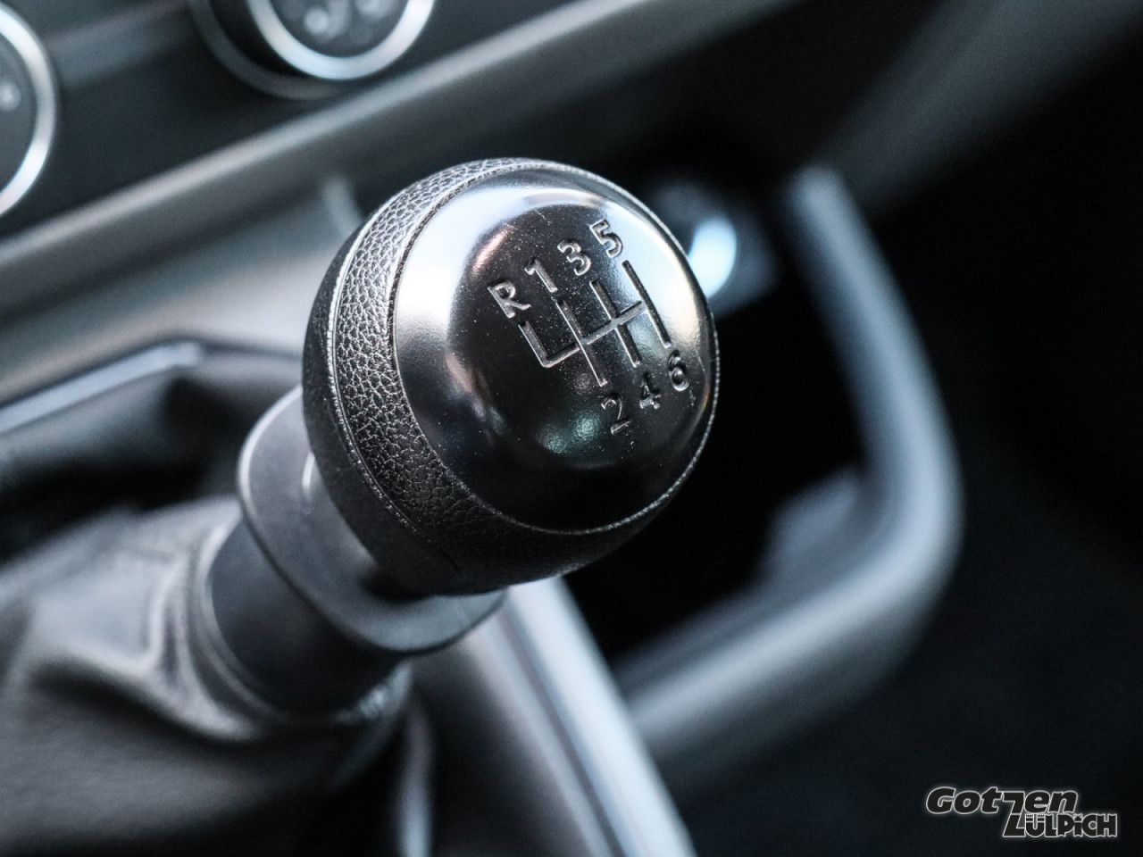 Fahrzeugabbildung Volkswagen Transporter Kombi 2.0 TDI Navi Klima PDC AHK