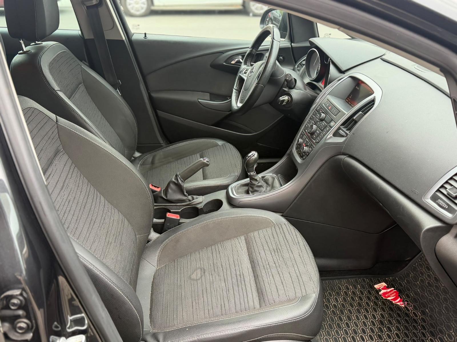 Opel Astra 2015 — photo 11