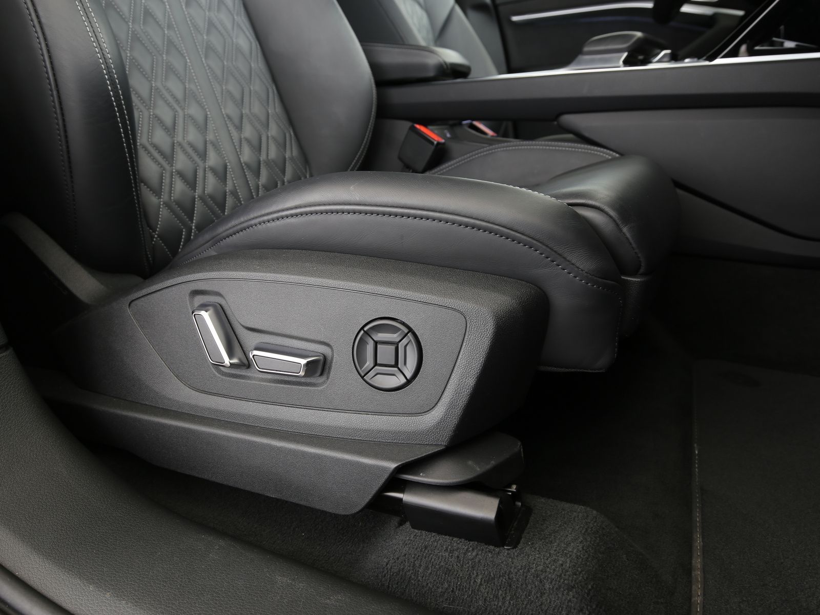 Audi Q8 e-tron - Bild 22