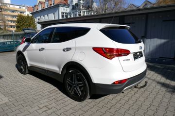 Fahrzeugabbildung Hyundai Santa Fe Style 2WD Xenon / Navi