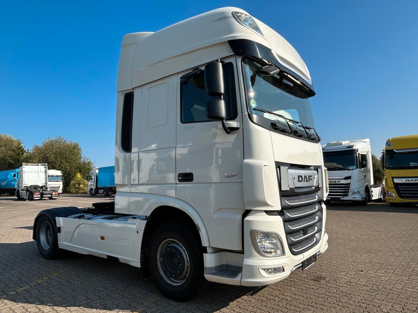 Fahrzeugabbildung DAF 2 Stück XF 530 FT mit Intarder