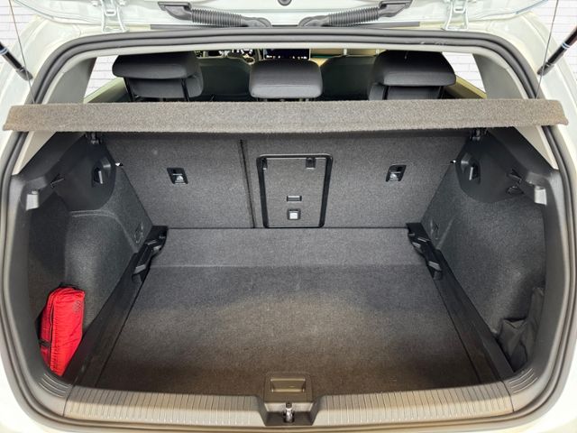 Fahrzeugabbildung Volkswagen Golf VIII 1.5 eTSI DSG 85 kW Life KLIMA ALU