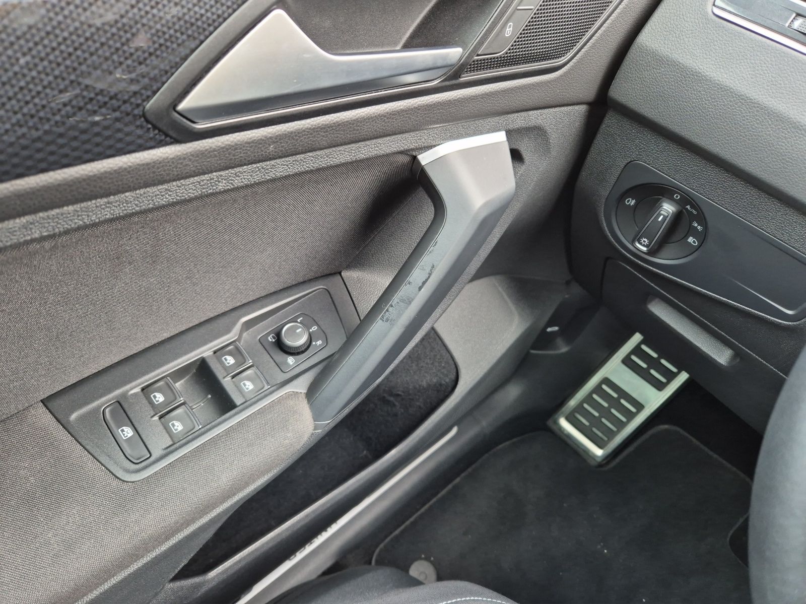 Fahrzeugabbildung Volkswagen Tiguan TSI United DSG LED Navi AID ACC Park-Assi