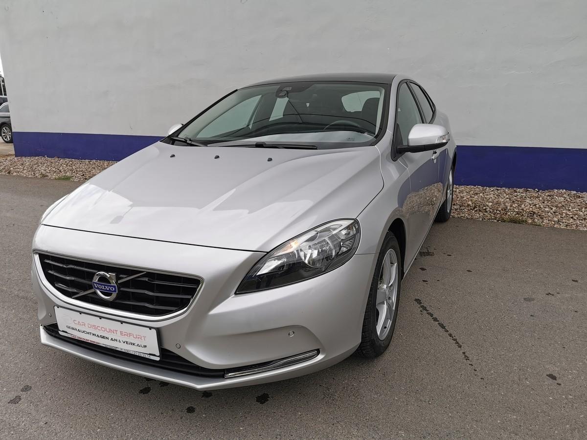 Volvo V40 2015 — interior
