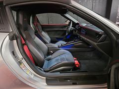 Fahrzeugabbildung Porsche 992 Targa 4 GTS *SPORTDESIGN* (CARBON/SP'ABGAS/L