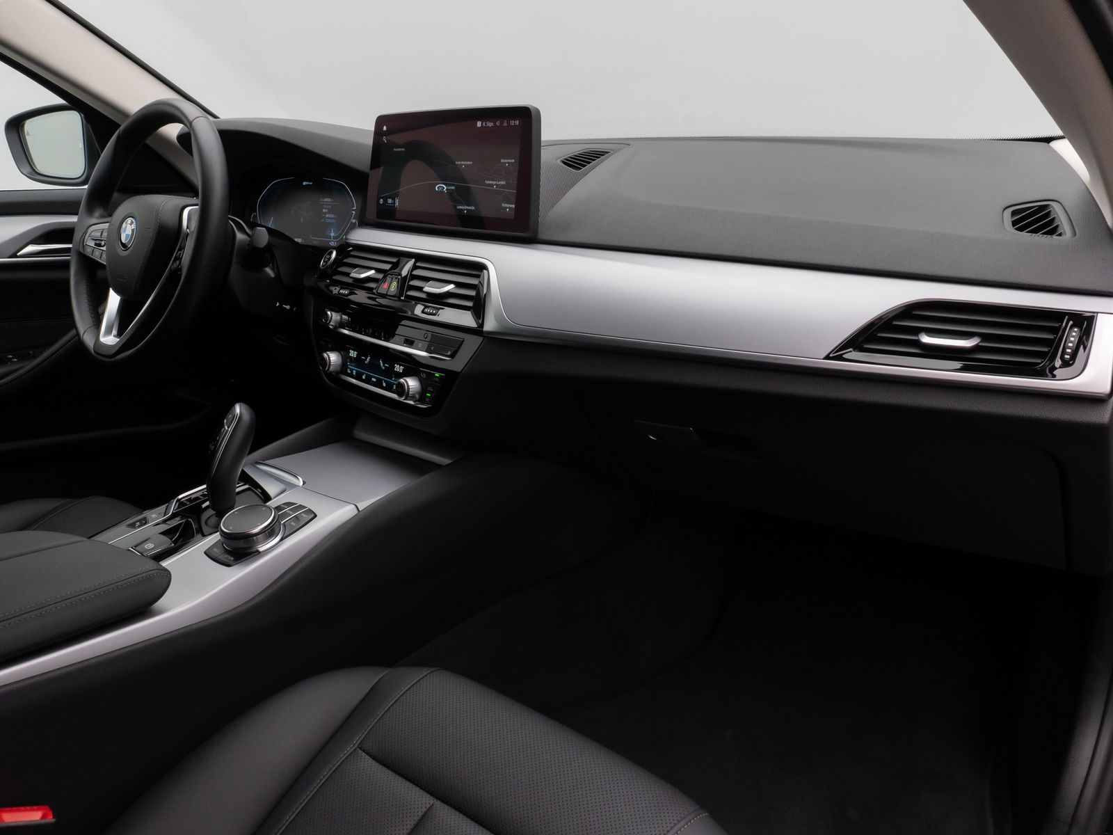 Fahrzeugabbildung BMW 530e Kamera DAB HiFi Leder 4xKlima Alarm 18Zoll