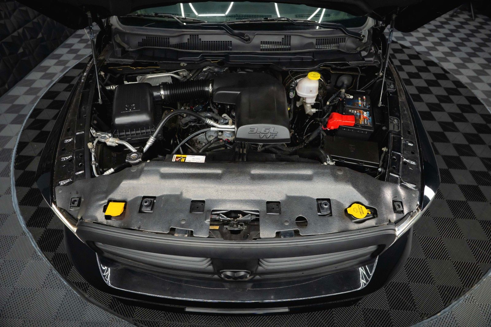 Fahrzeugabbildung Dodge RAM 3.6 V6 4x4 OFFROAD BLACK EDITION *LED*6Sitze