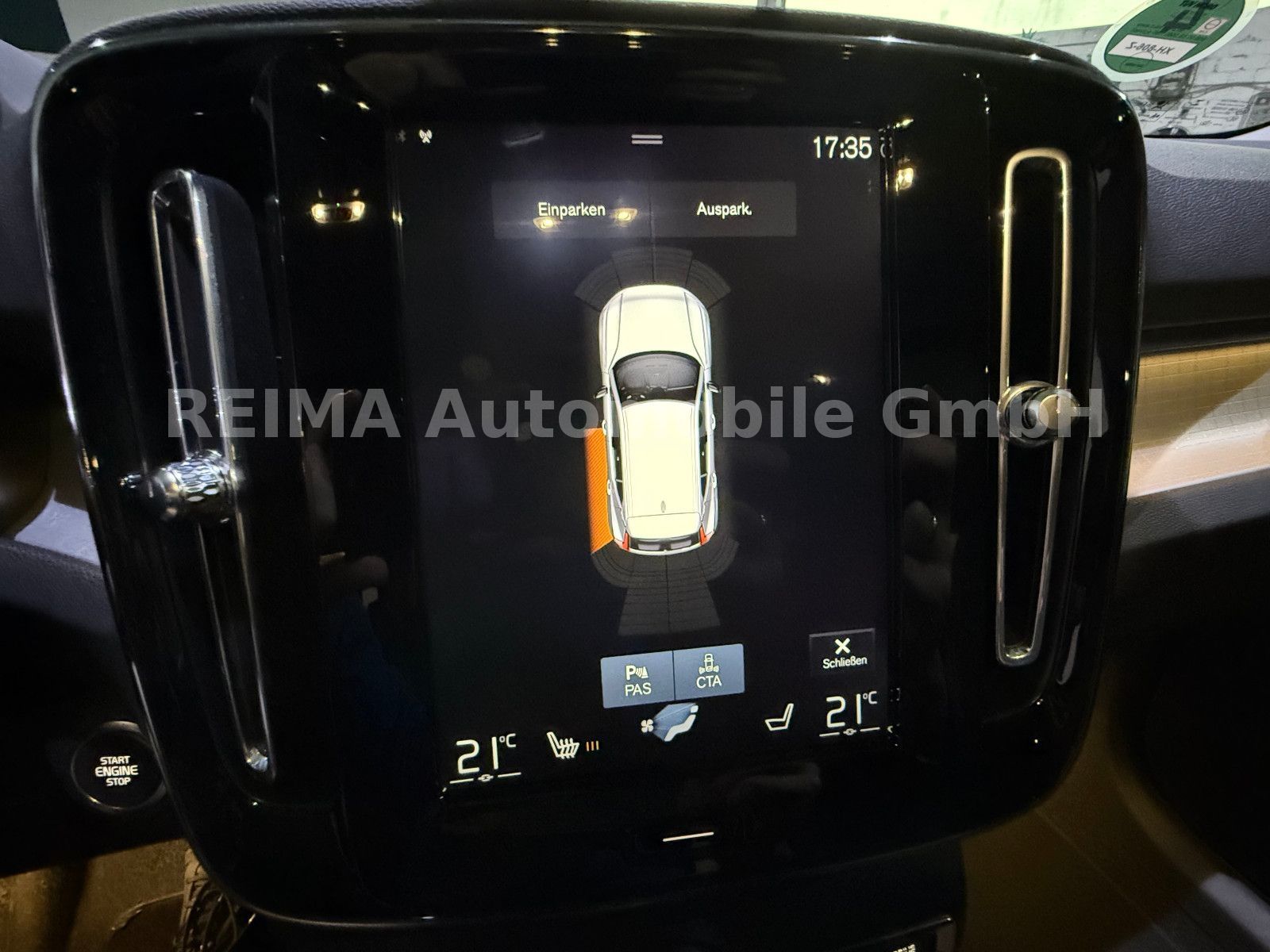 Fahrzeugabbildung Volvo XC 40 D4 Momentum AWD, Pano, LED, H&K