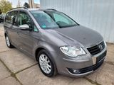 Volkswagen Trendline*SEHR GEPFLEGT*SCHECKHEFT*SITZHEIZUNG* - Volkswagen Touran aus 2009