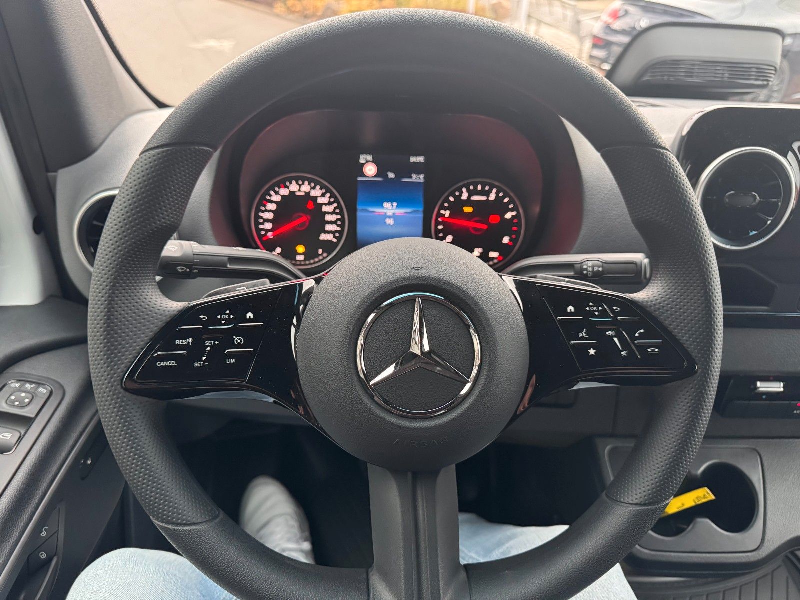 Fahrzeugabbildung Mercedes-Benz Sprinter 315 CDI DoKa 3665 9G Klima Kamera AHK