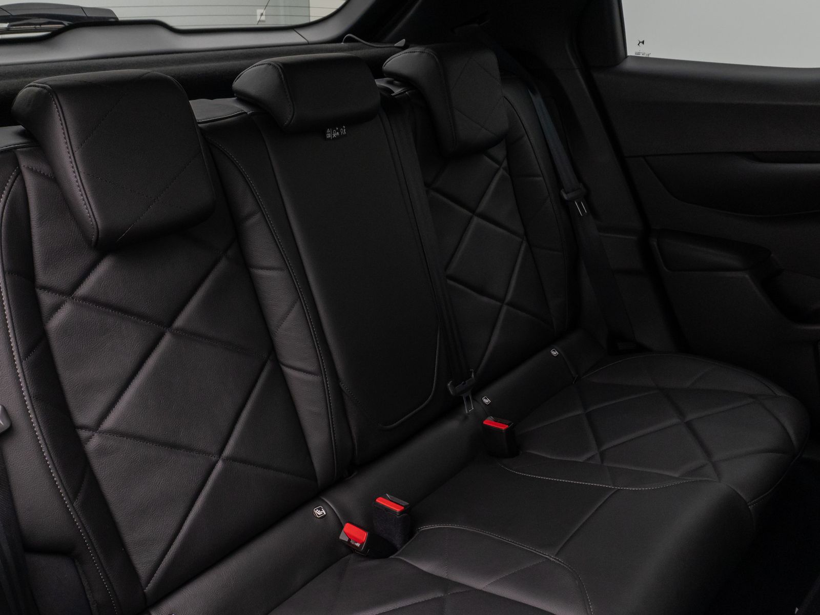 Fahrzeugabbildung DS Automobiles DS3 Crossback Faubourg Kamera Navi Sitzhzg