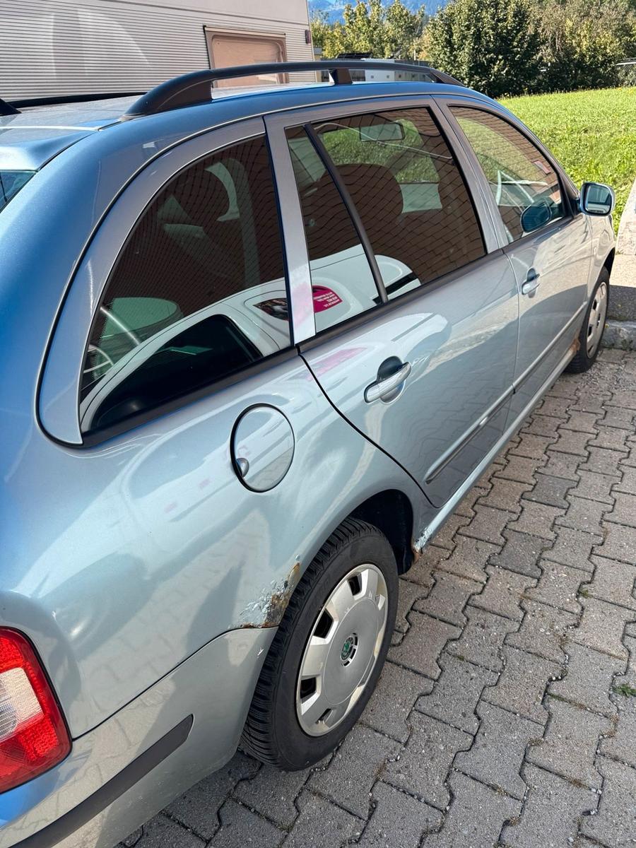 Skoda Fabia 2006 — rear view