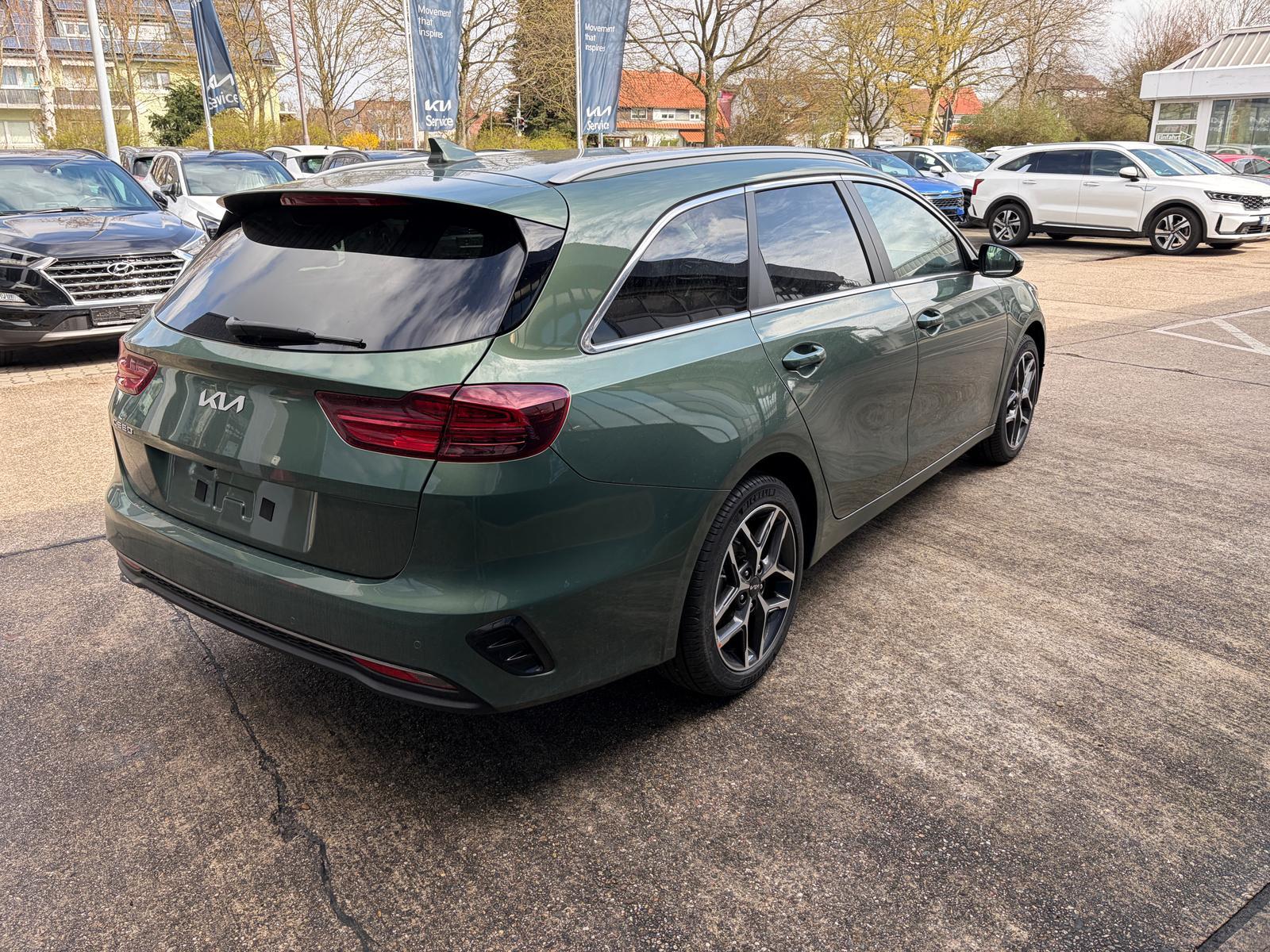 Kia CEED SW 1.5T DCT7 KEYLESS LED PDC V+H 17´´ALU
