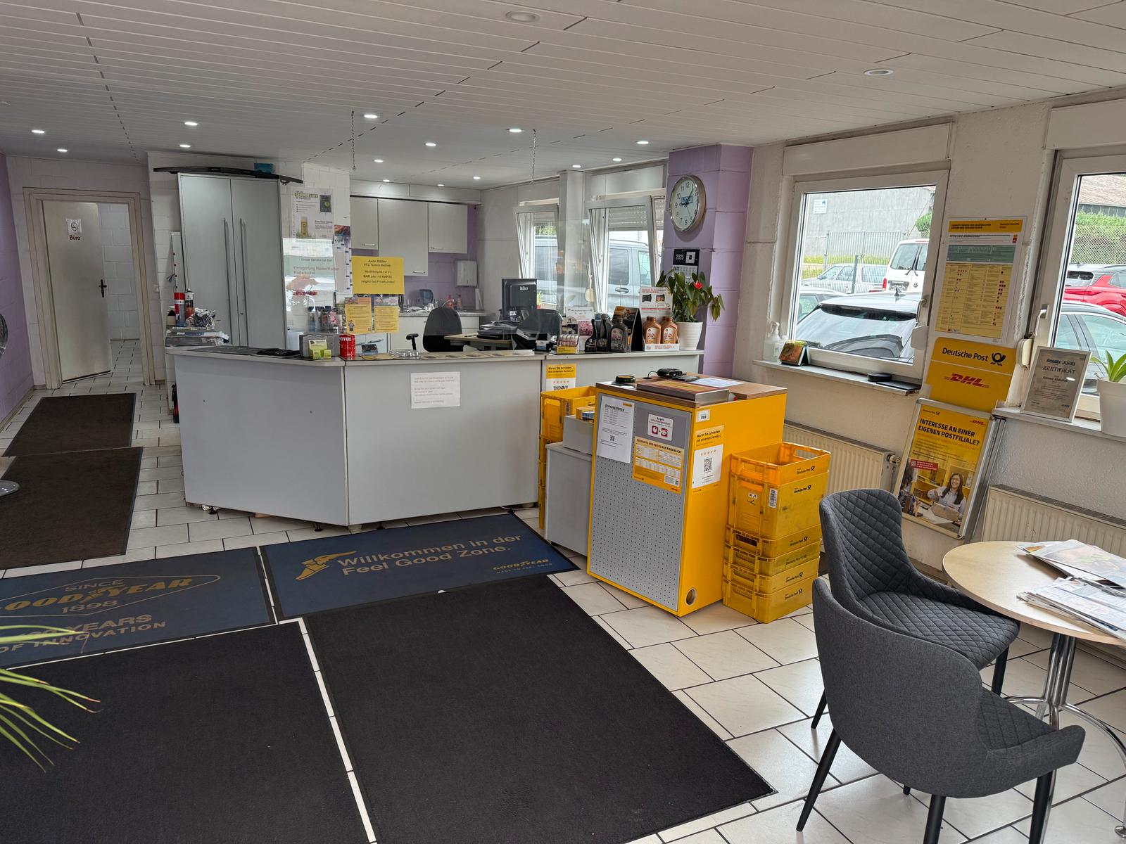 showroom-image-top