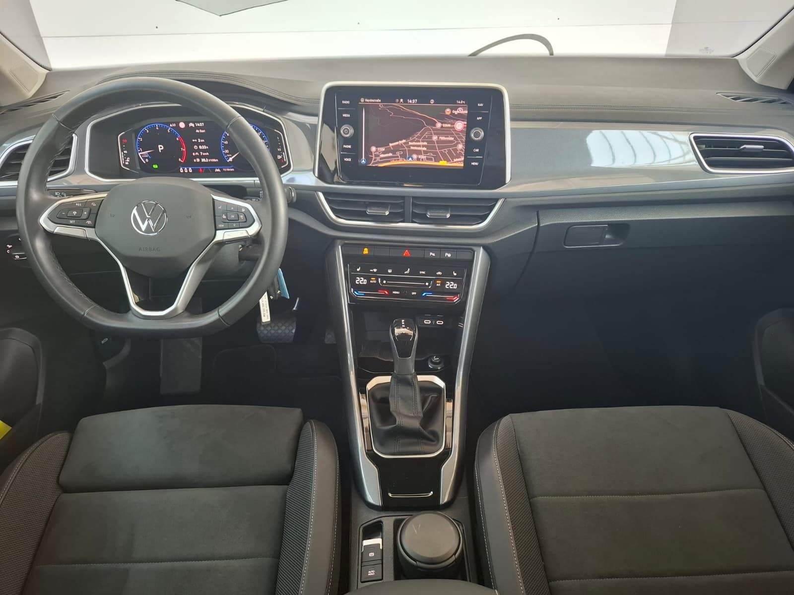 Fahrzeugabbildung Volkswagen T-Roc Style 1,5 TSI DSG +Kamera+ AHK+ ACC + Navi
