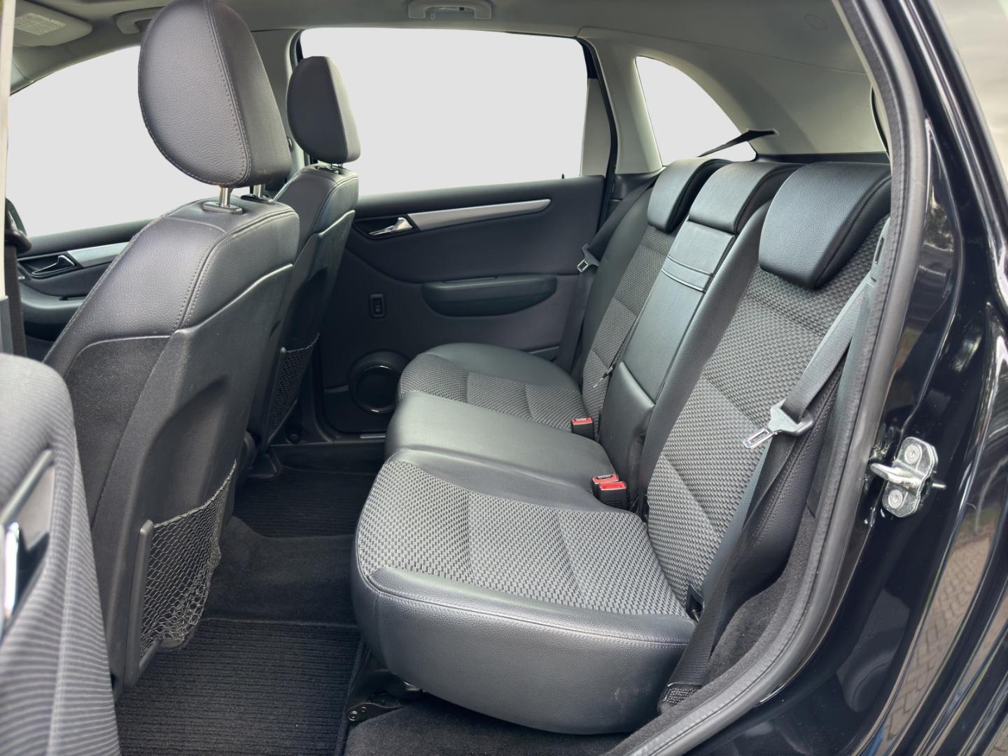 Mercedes-Benz B 180 8G KLIMA AUTOMATIK PANO TEMPO SHZ TÜV NEU