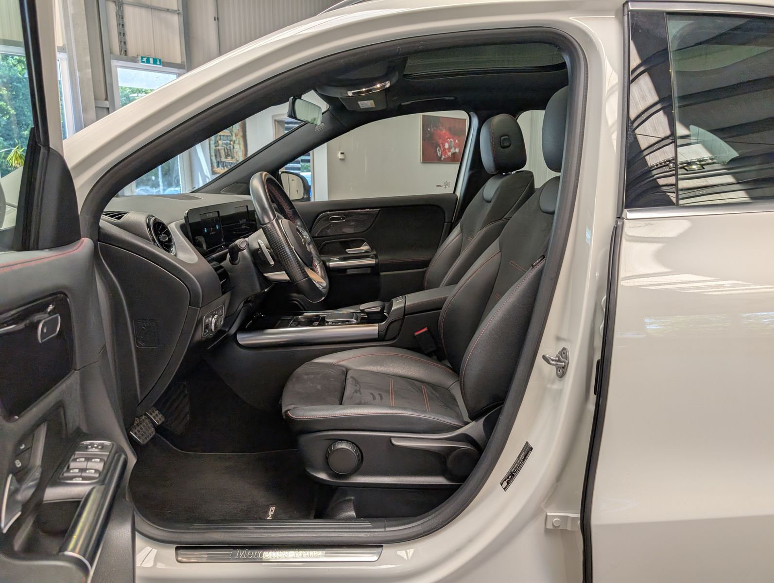 Fahrzeugabbildung Mercedes-Benz GLA 200 d DCT AMG-Line LED StandHz Dinamica Pano