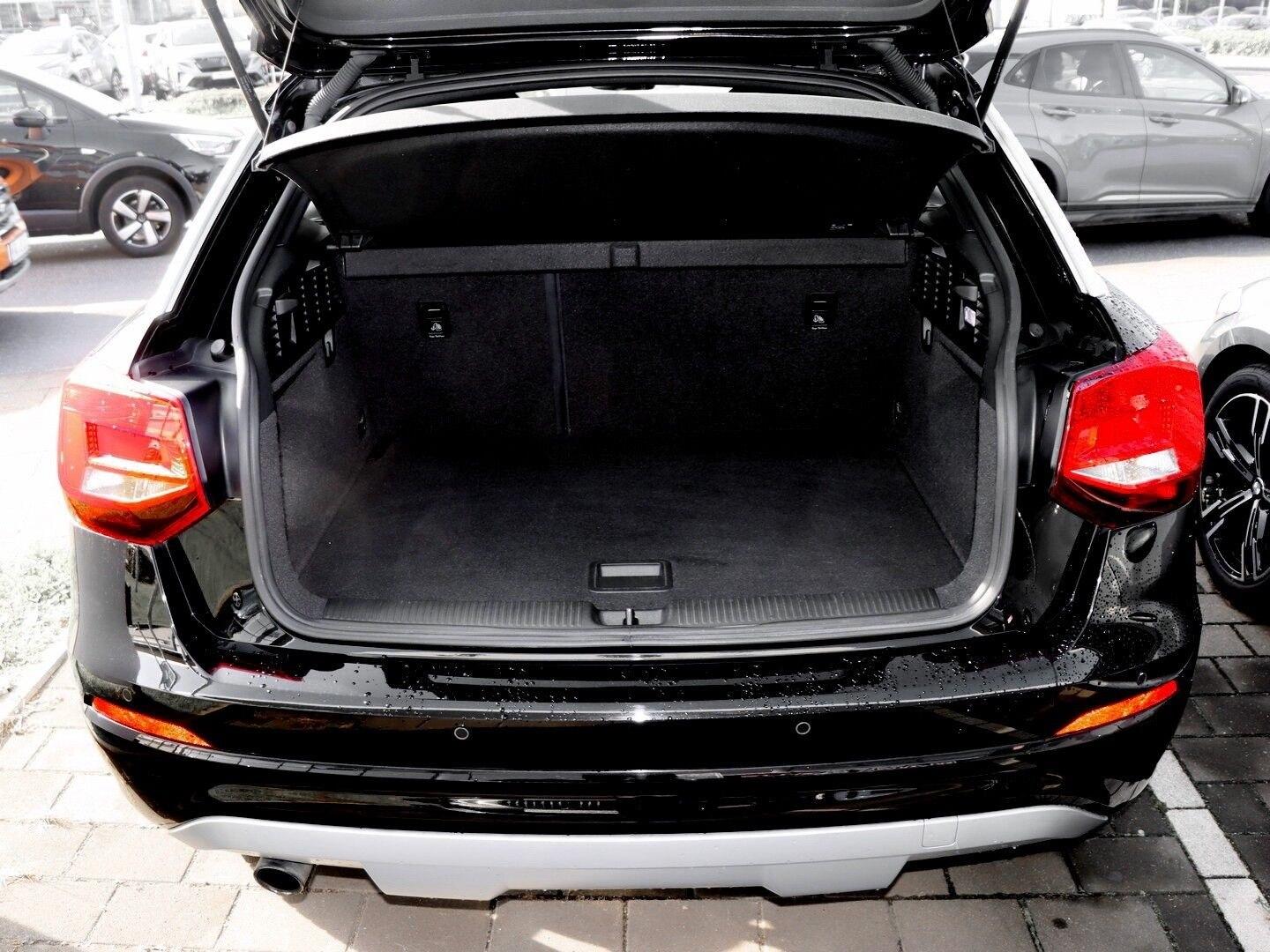 Audi Q2 S-Line, PDC, SHZ