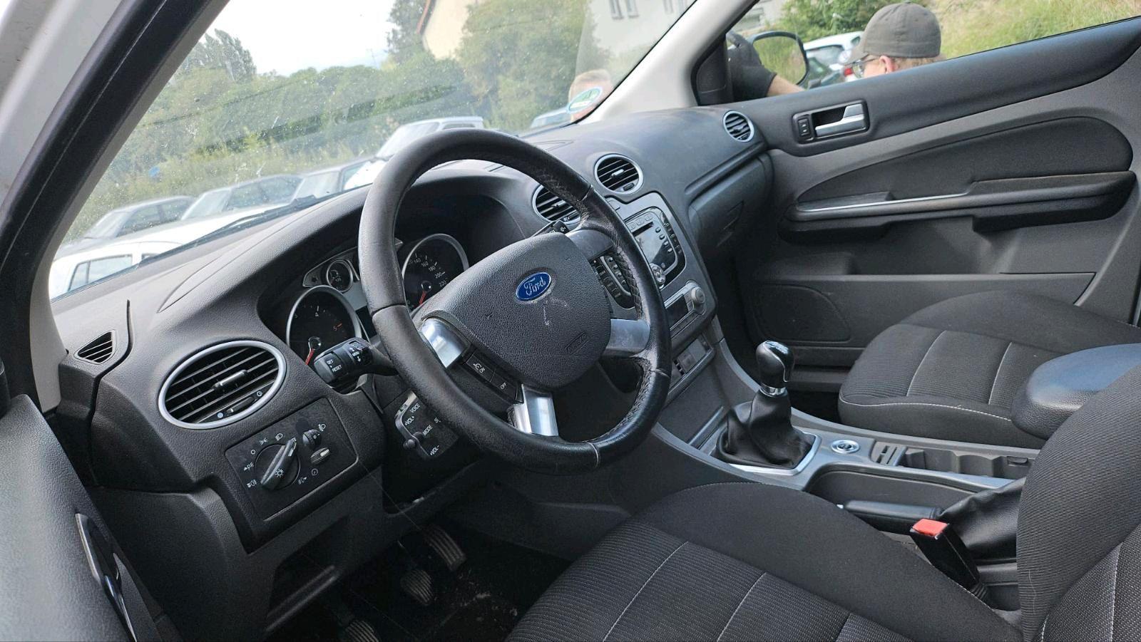 Ford Focus 2010 — engine