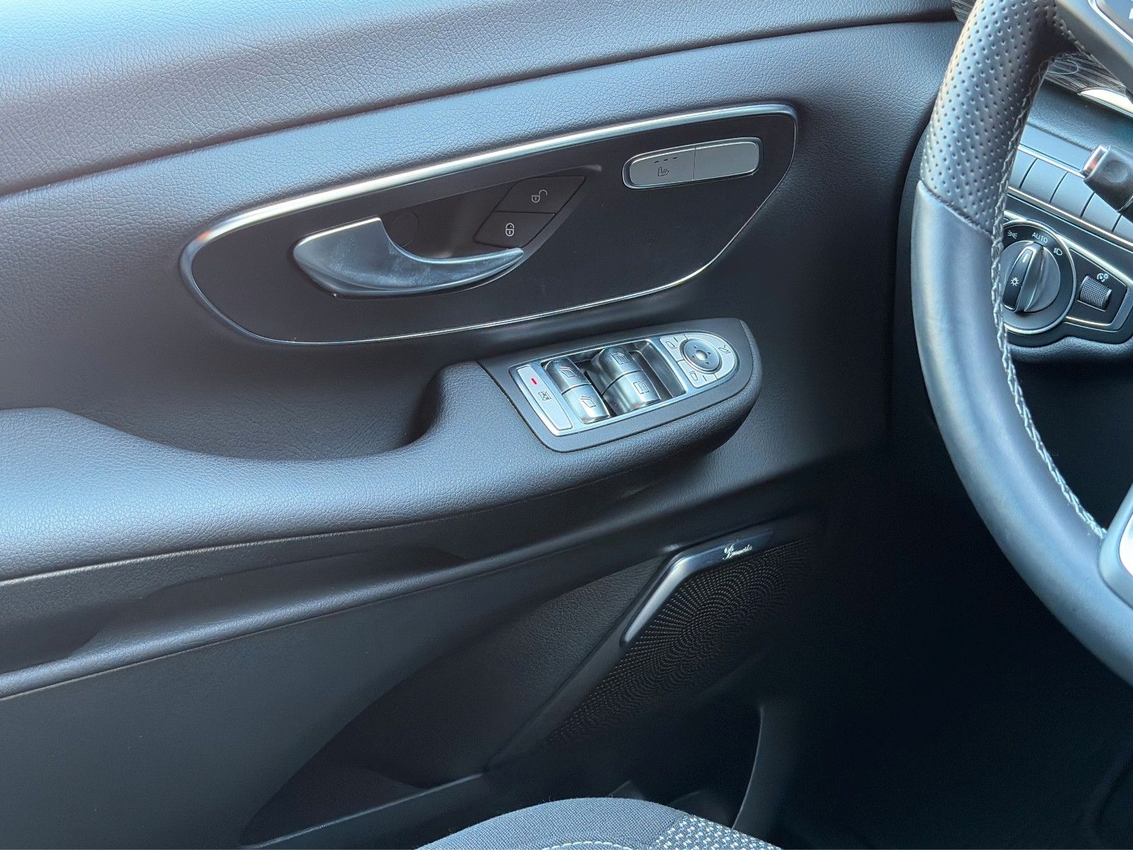 Fahrzeugabbildung Mercedes-Benz V300 d lang*2xSchiebetür*LED*SHZ*NAVI**