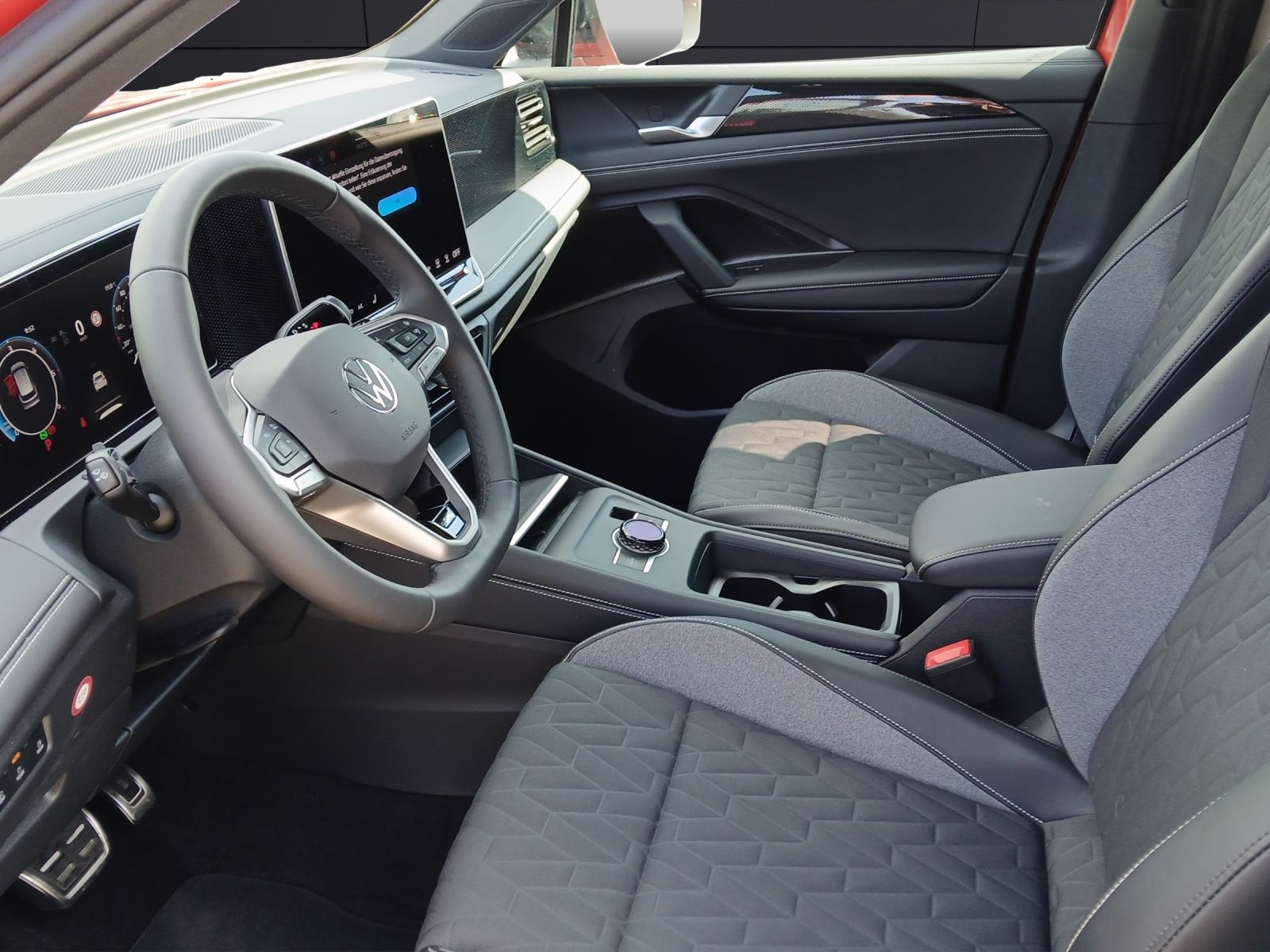 Fahrzeugabbildung Volkswagen Tiguan TDI Goal DSG Matrix AHK Navi AID ACC RFK