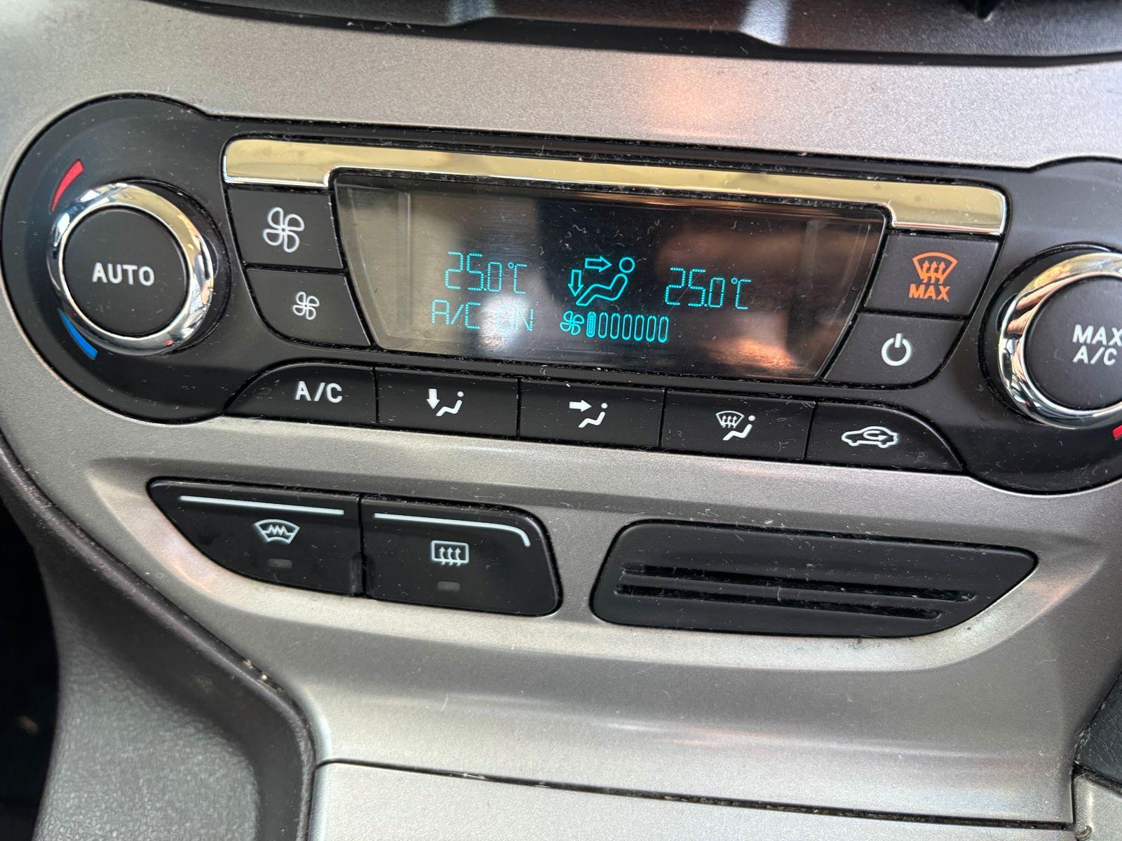Ford Focus 2013 — photo 10