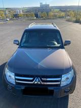 Mitsubishi Pajero 3,2 DI-D 4WD Instyle Automatik Instyle - Mitsubishi aus 2010: Geländewagen