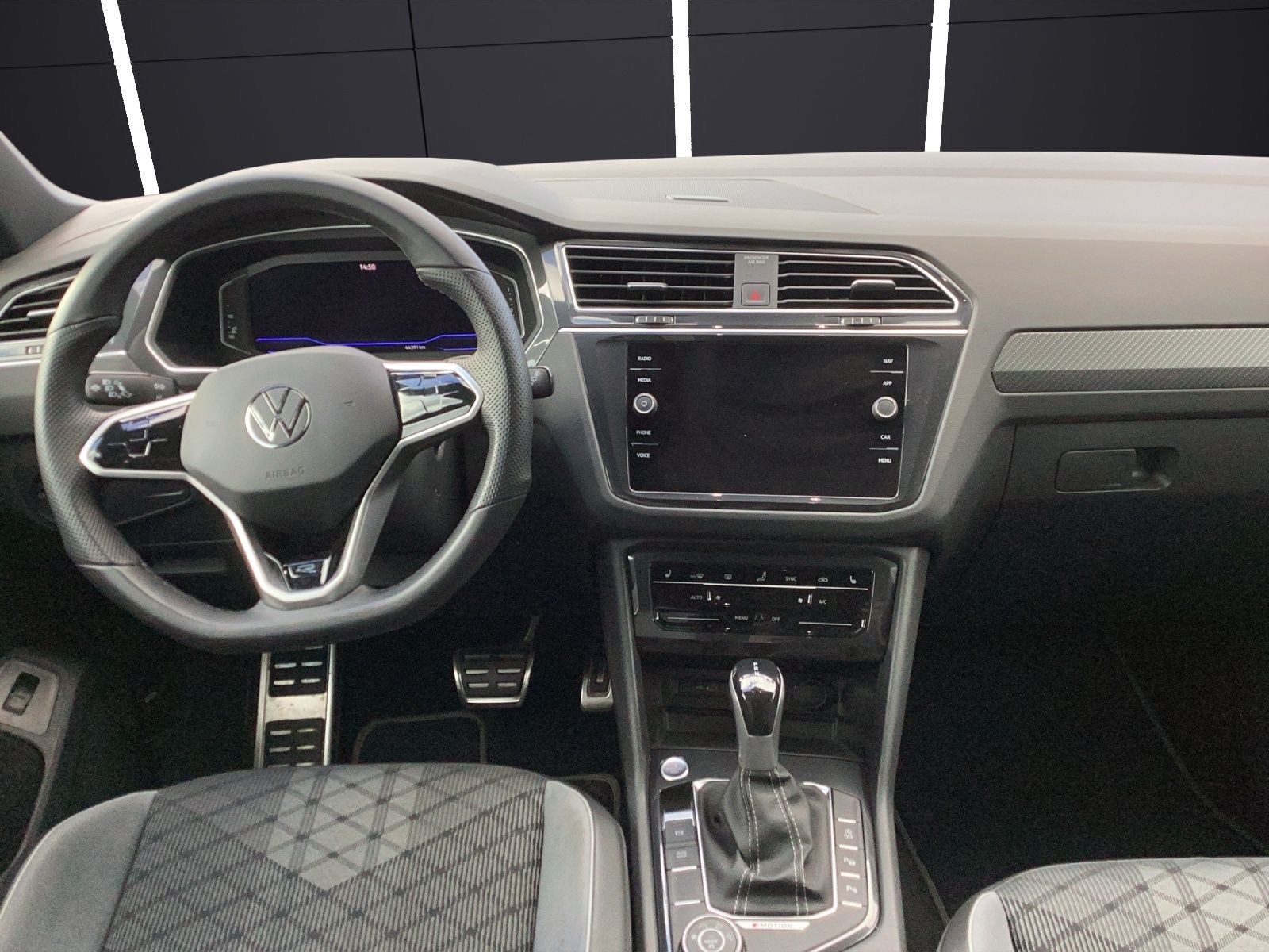 Fahrzeugabbildung Volkswagen Tiguan TSI R-Line DSG 4M Matrix AHK Navi AID ACC