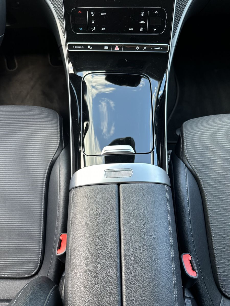 Fahrzeugabbildung Mercedes-Benz C 220d T Avantgarde NAV+LED+AHK+VCOCKPIT+CARPLAY