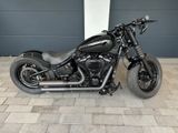 Harley-Davidson Street Bob 114 Dark Parts Custom Bike Neuwertig - HARLEY-DAVIDSON CUSTOM BIKE