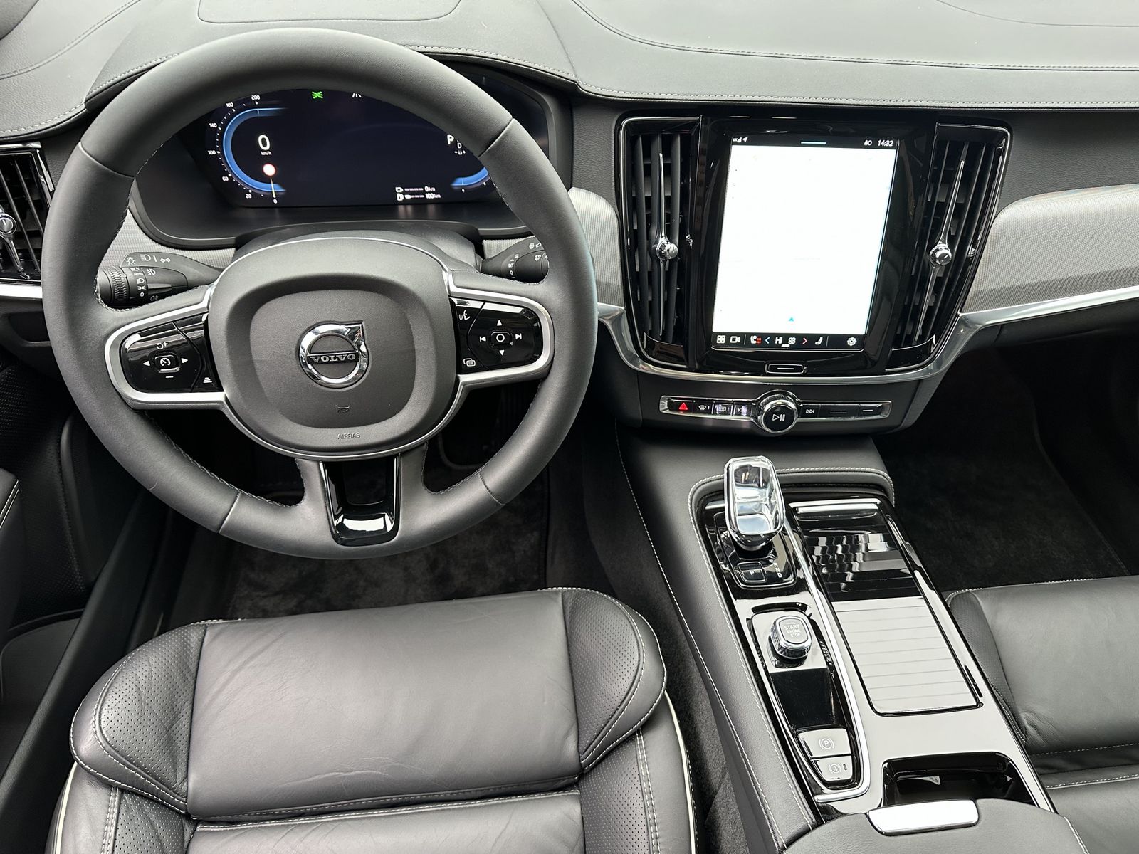 Fahrzeugabbildung Volvo V90 T6 Recharge AWD Plus Dark NAV+LED+AHK+PANORA