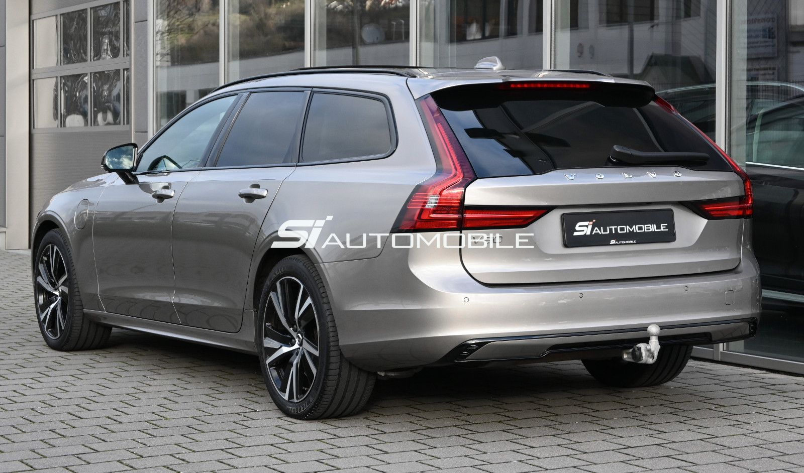 Fahrzeugabbildung Volvo V90 T8 AWD Rech R-DESIGN °ACC°AHK°FOUR-C°360°HUD