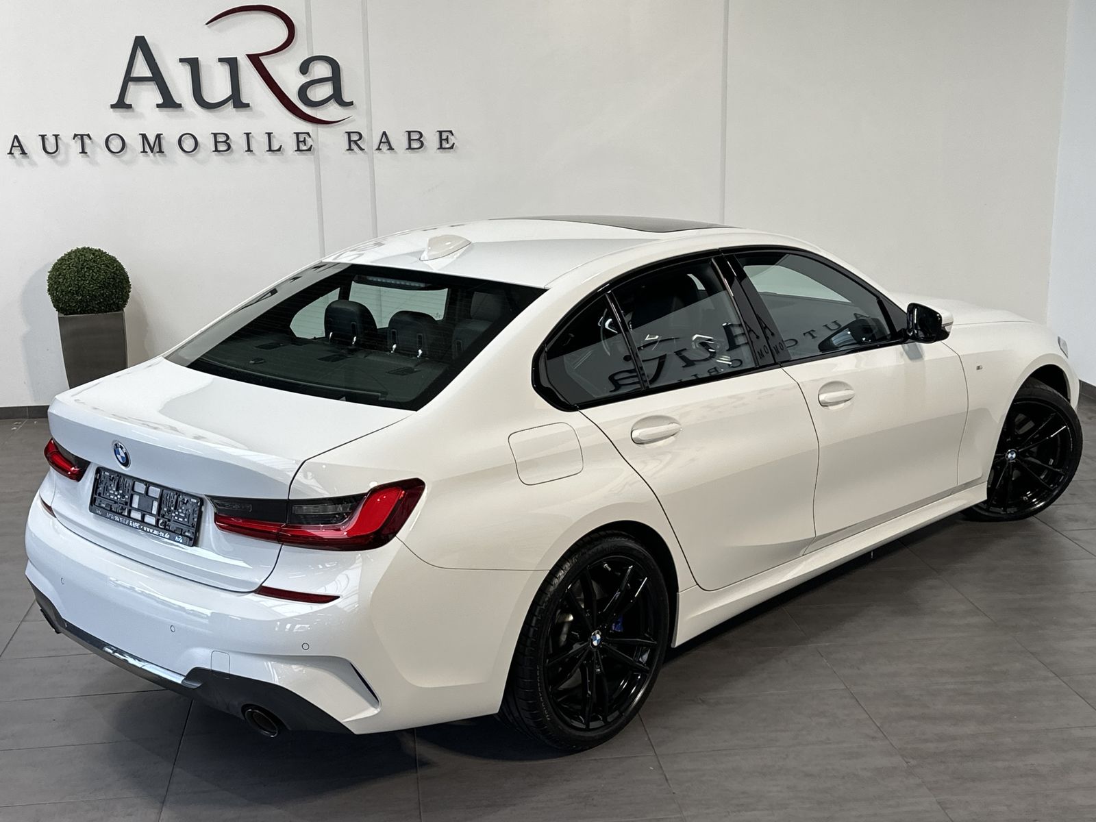 Fahrzeugabbildung BMW 330i Limousine M-Sport NAV+LED+PANO+LIVE-COCKPIT