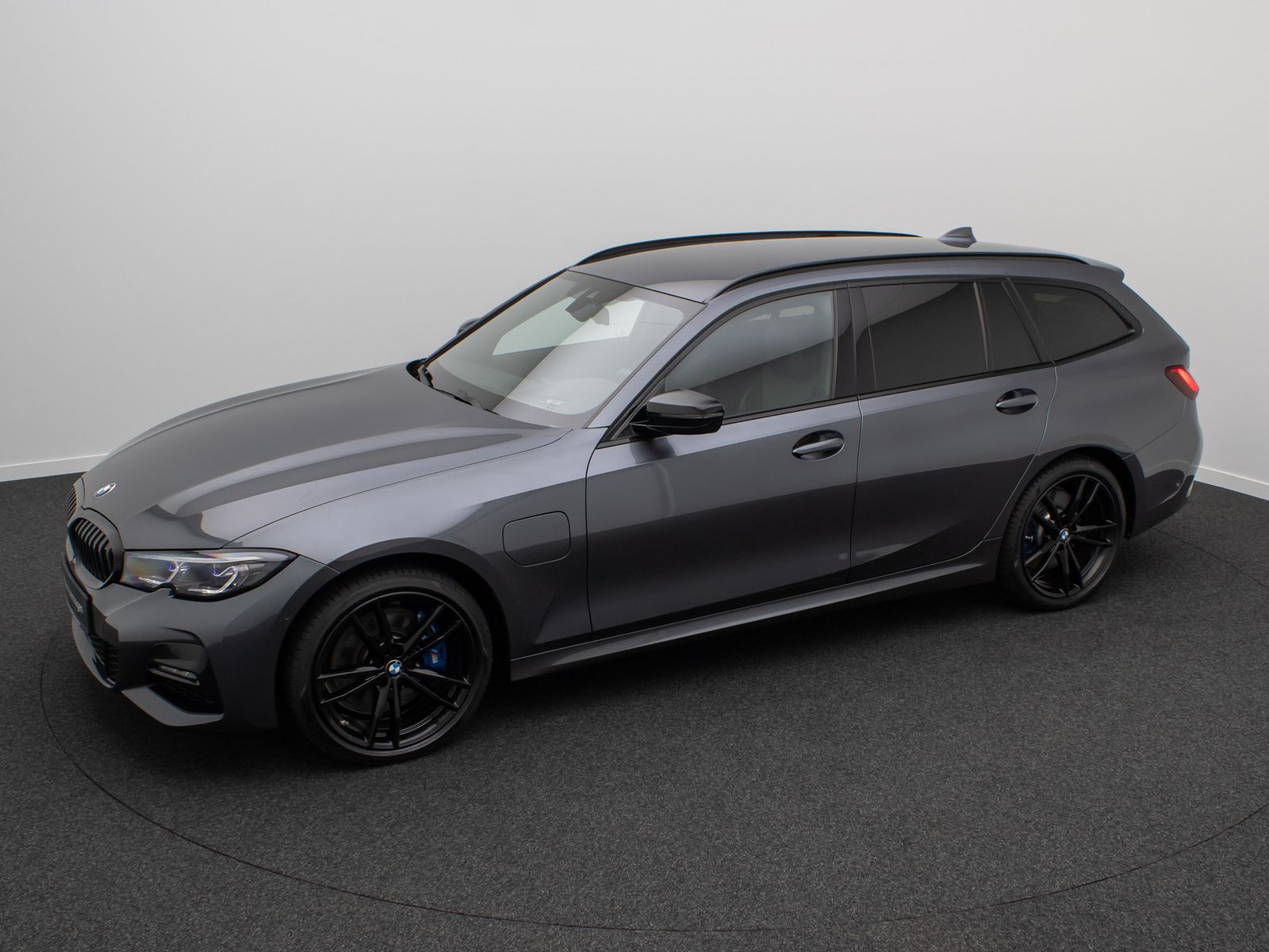 Fahrzeugabbildung BMW 330e M Sport Kamera Laser HUD DAB H/K AHK 19Zoll