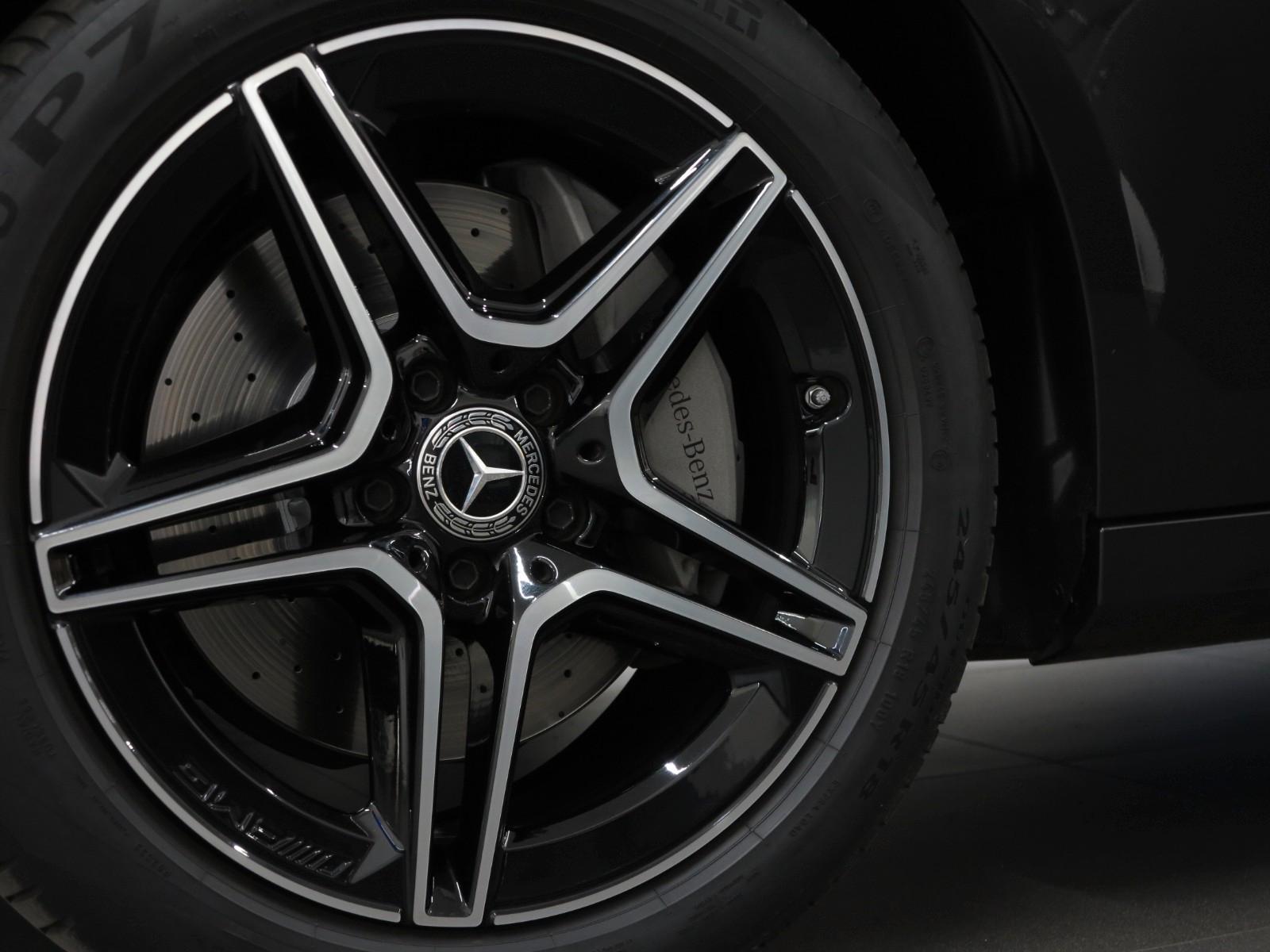 Mercedes-Benz E 220 d T-Modell AMG/HUD/BURMESTER/AIRM/U-FREI!