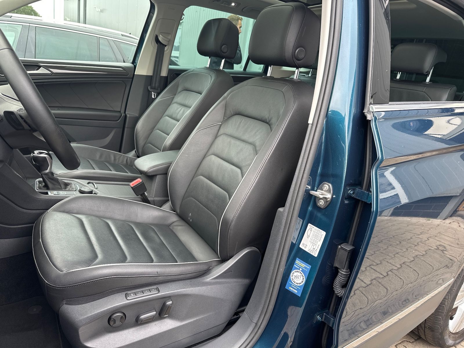 Fahrzeugabbildung Volkswagen Tiguan 2.0 TDI 4M DSG Elegance NAV+MATRIX