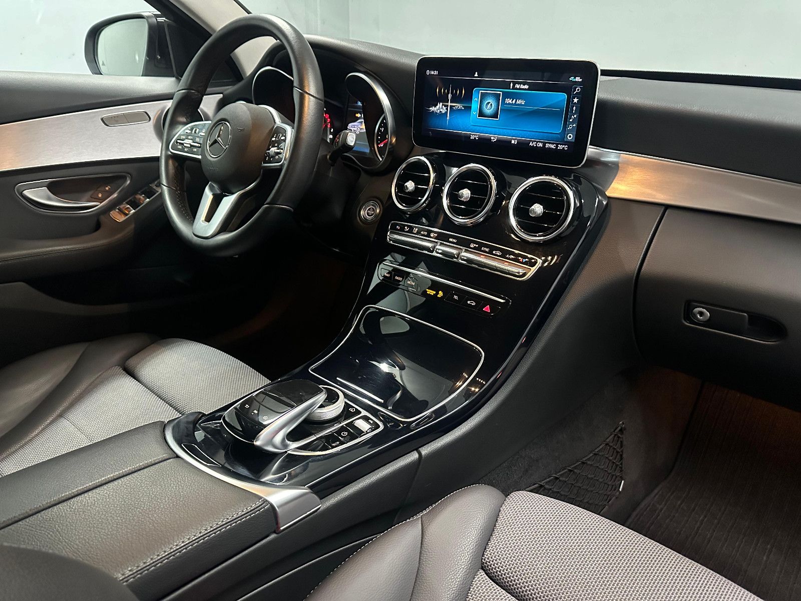 Fahrzeugabbildung Mercedes-Benz C 200 d AVANTGARDE *KAMERA*SH*CARPLAY*NAVI**