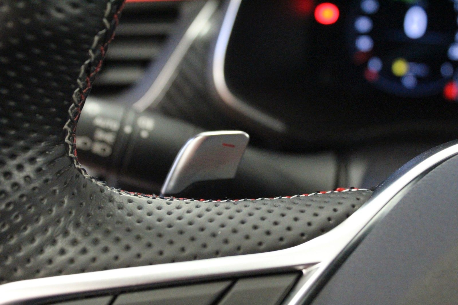 Fahrzeugabbildung Renault Arkana Mild Hybrid 160 EDC R.S. Line*Leder*