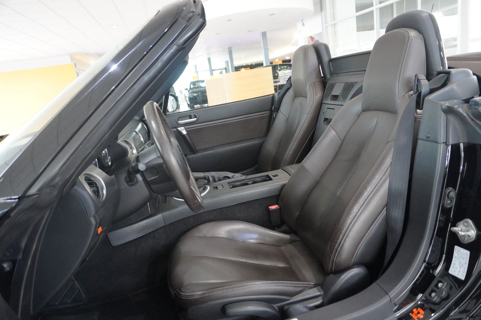 Fahrzeugabbildung Mazda MX-5 1.8 NISEKO ROADSTER SPORT/SHZ/NEBEL/MULTI.