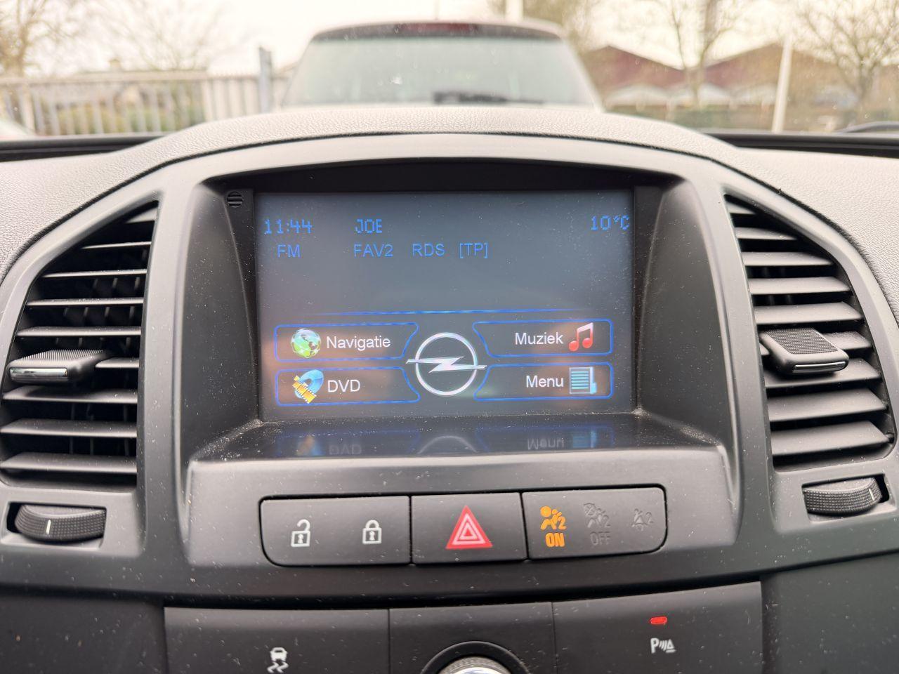 Opel Insignia 2010 — photo 17