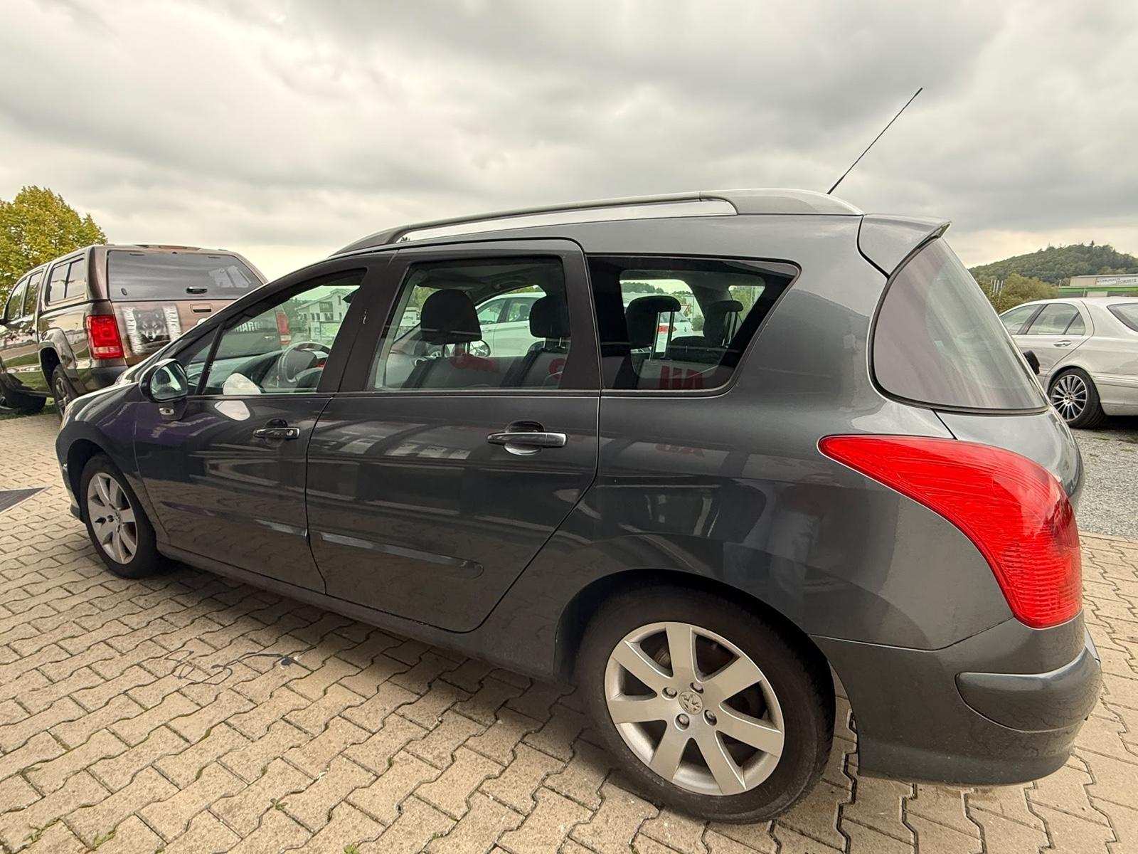 Peugeot 308 2009 — interior