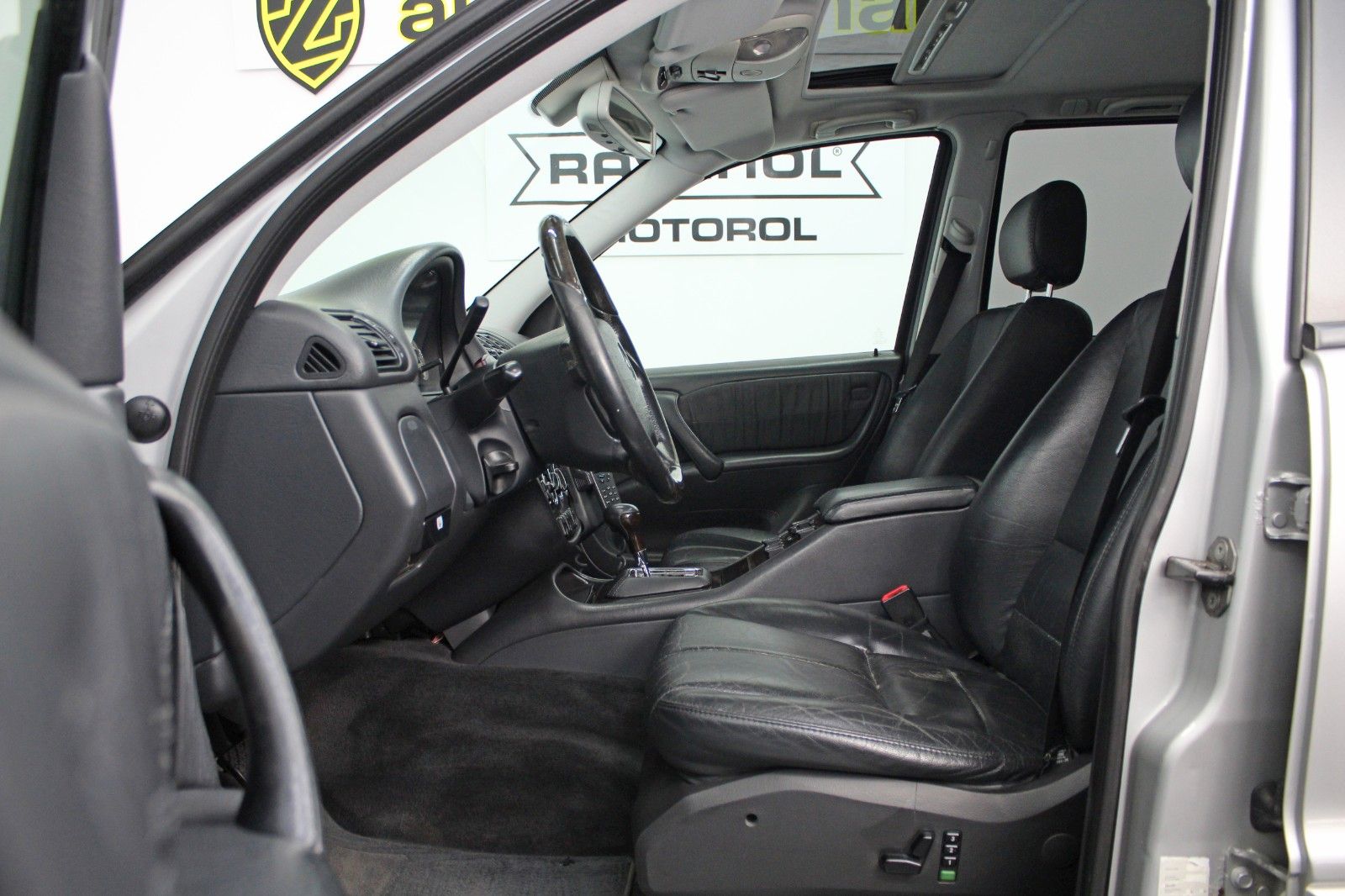 Fahrzeugabbildung Mercedes-Benz ML 55 AMG /BOSE/LEDER/NAVI/AHK