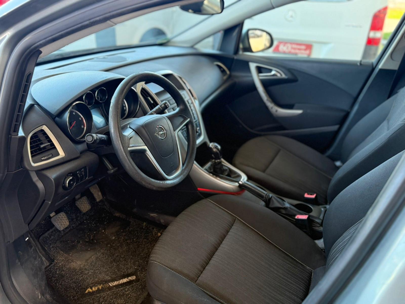 Opel Astra 2012 — photo 7