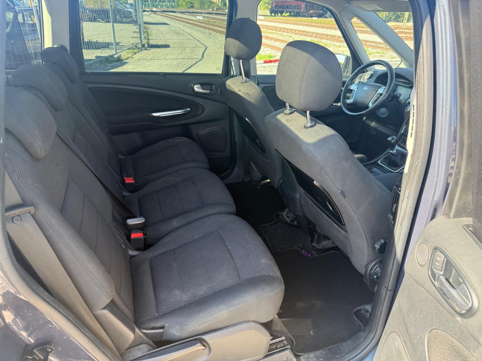 Ford Galaxy 2012 — photo 12