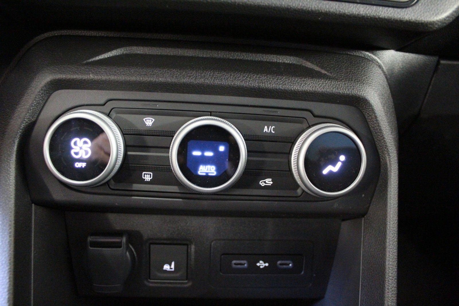 Fahrzeugabbildung Dacia Jogger Eco-G 120 Extreme 5 Sitzer  Winterp.*