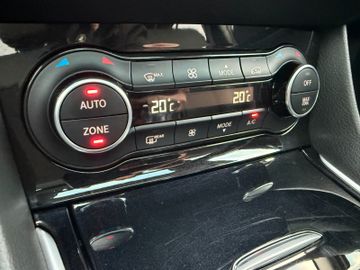 Infiniti Q30 1.6 16V Luxe Tech|Panorama|Kamera|BOSE|DAB