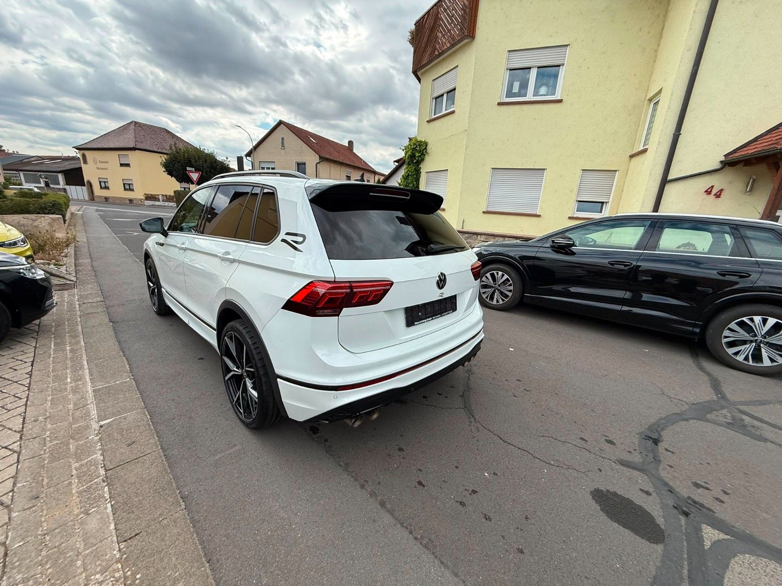 Volkswagen Tiguan R 4Motion Black & Style Akrapovic imagem 3