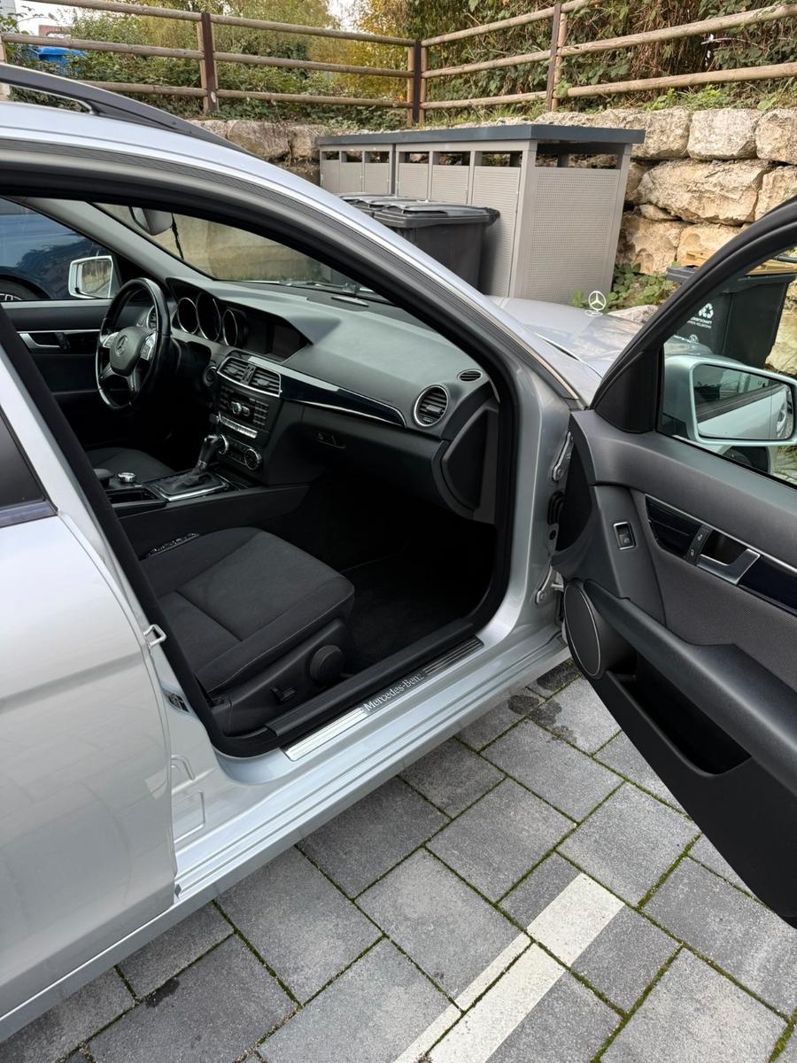Mercedes-Benz C200 2011 — photo 5