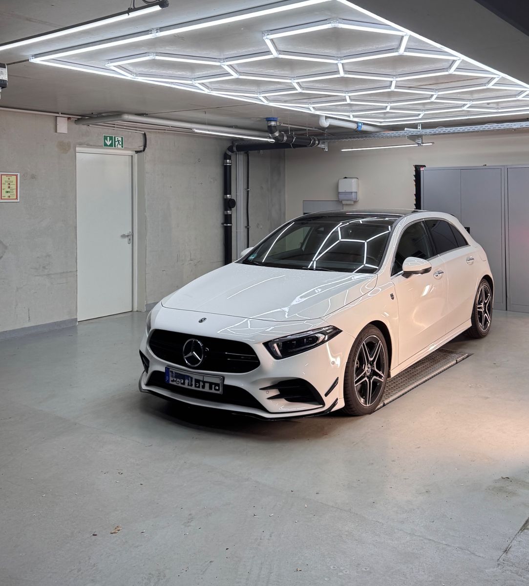 MERCEDES-BENZ A 250 DCT AMG Line | A35 Optik | Pano | 360° Kam