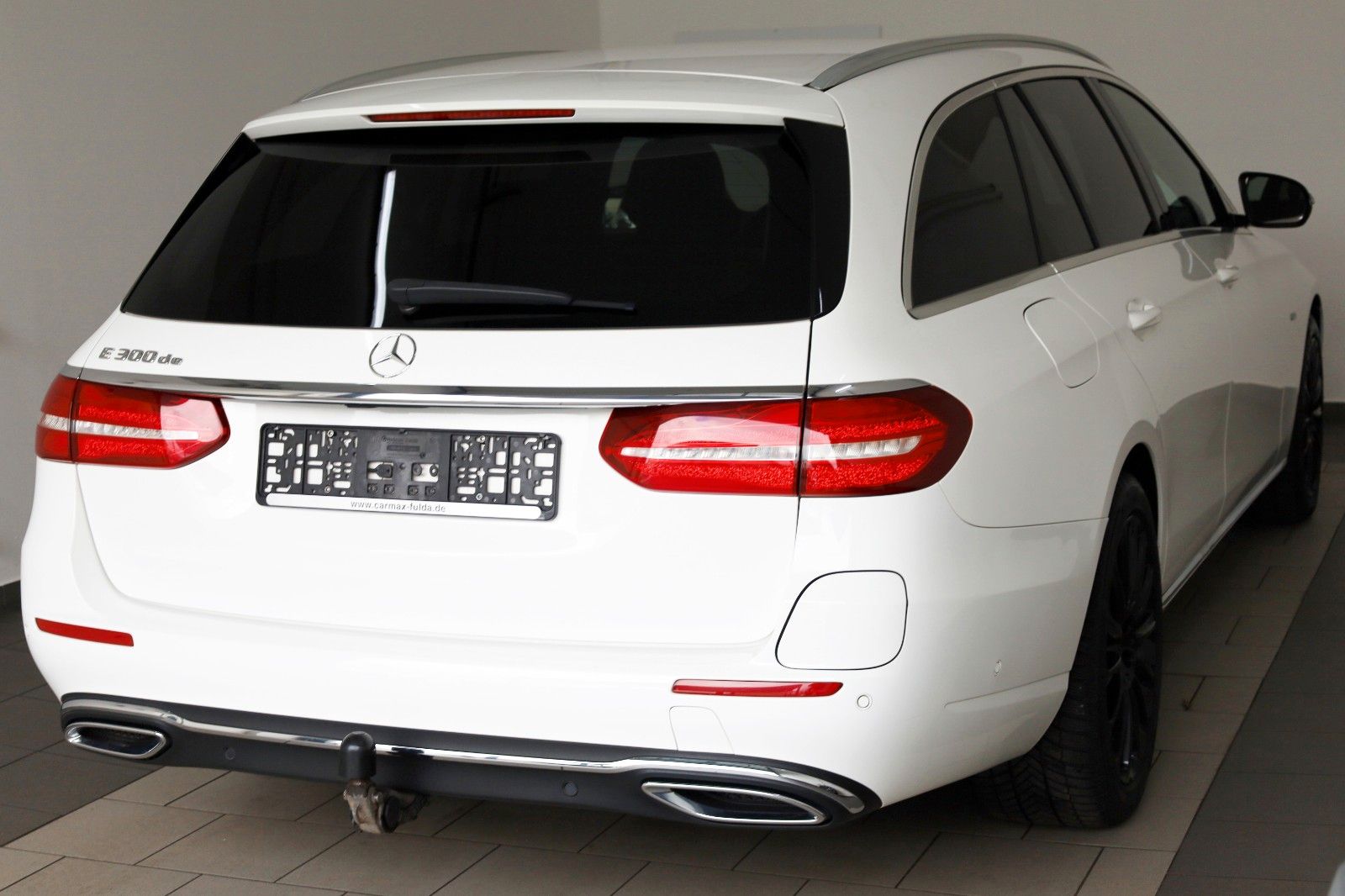 Fahrzeugabbildung Mercedes-Benz E 300de T Avantgarde,Navi,LED,Kamer,SH,AHK,SR+WR
